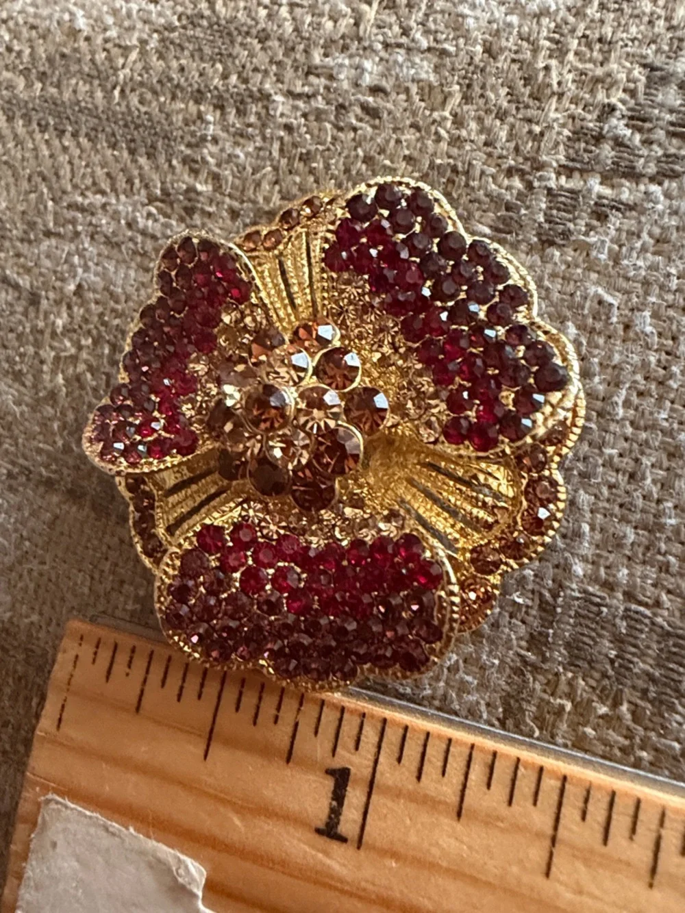 Gold-Tone Red-amber Crystal Floral Brooch - Elegant Women's JewelryNWOT VINTAGE